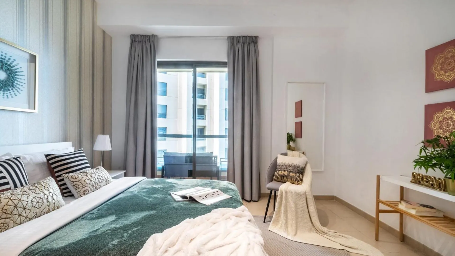 The Smart Concierge - Bahar 1 Apartment Dubai